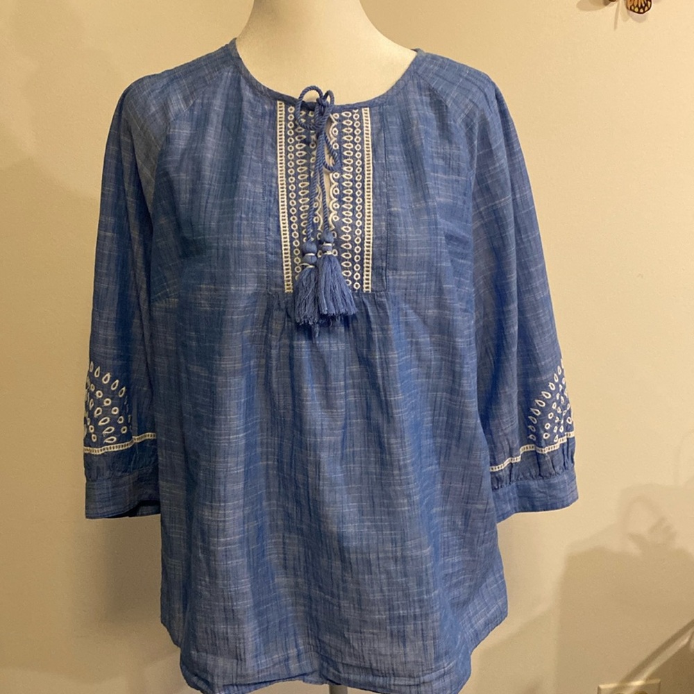 Talbots blue with white embroidery cotton blouse size Large, 3/4 sleeves